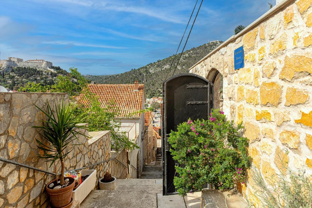 Villa Capitis In The Center Hvar Town Eksteriør bilde